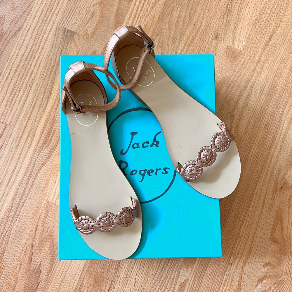 Women’s EUC Jack Rogers Daphne Rose Gold Flat Sandals Size 9.5